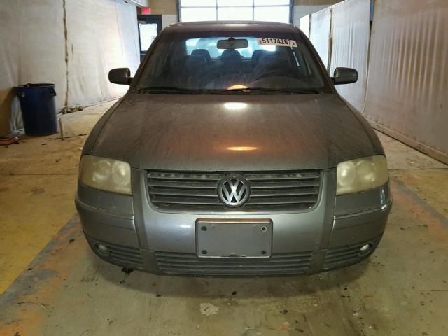 WVWRH63B72P183827 - 2002 VOLKSWAGEN PASSAT GLX GRAY photo 9