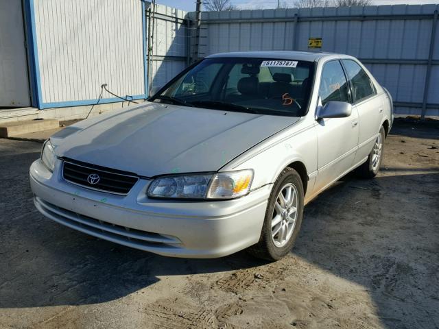 JT2BF28K710319060 - 2001 TOYOTA CAMRY LE SILVER photo 2