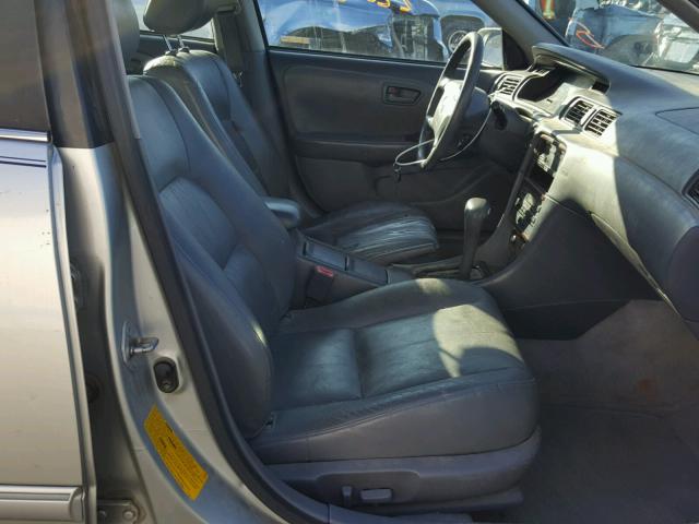 JT2BF28K710319060 - 2001 TOYOTA CAMRY LE SILVER photo 5