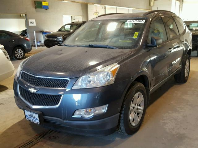 1GNKVEED9BJ284378 - 2011 CHEVROLET TRAVERSE L GRAY photo 2