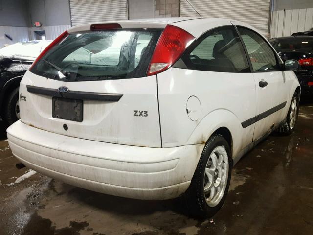 3FAFP31301R232640 - 2001 FORD FOCUS ZX3 WHITE photo 4