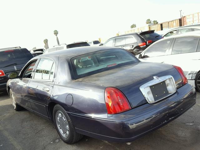 1LNHM82W0XY626307 - 1999 LINCOLN TOWN CAR S BLUE photo 3