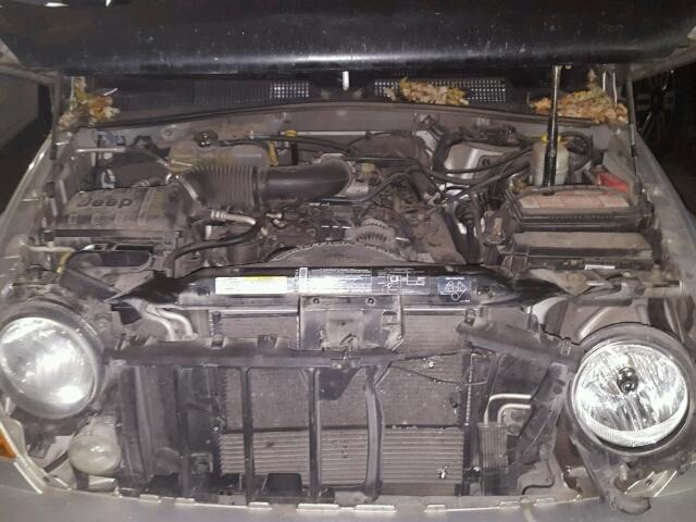 1J4GL58K05W726111 - 2005 JEEP LIBERTY LI SILVER photo 7