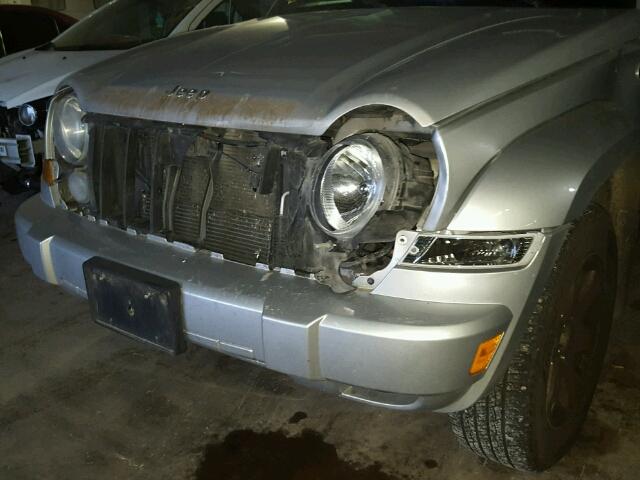 1J4GL58K05W726111 - 2005 JEEP LIBERTY LI SILVER photo 9