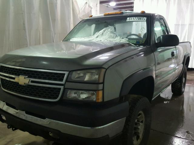 1GCHK24U46E123169 - 2006 CHEVROLET SILVERADO GREEN photo 2