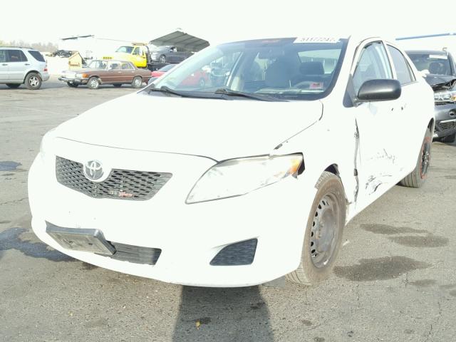 1NXBU4EE0AZ165321 - 2010 TOYOTA COROLLA BA WHITE photo 2