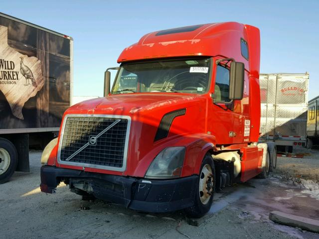 4V4NC9GH26N437530 - 2006 VOLVO VN VNL RED photo 2