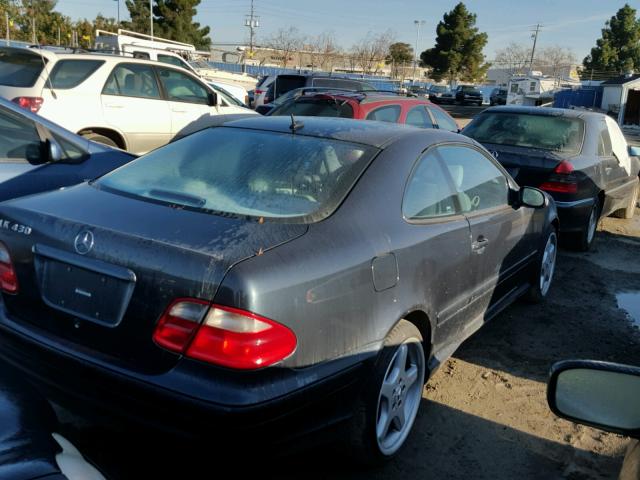 WDBLJ70G52T106220 - 2002 MERCEDES-BENZ CLK 430 BLUE photo 4