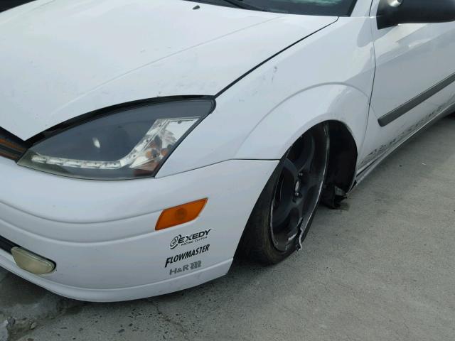 3FAFP31341R176024 - 2001 FORD FOCUS ZX3 WHITE photo 9