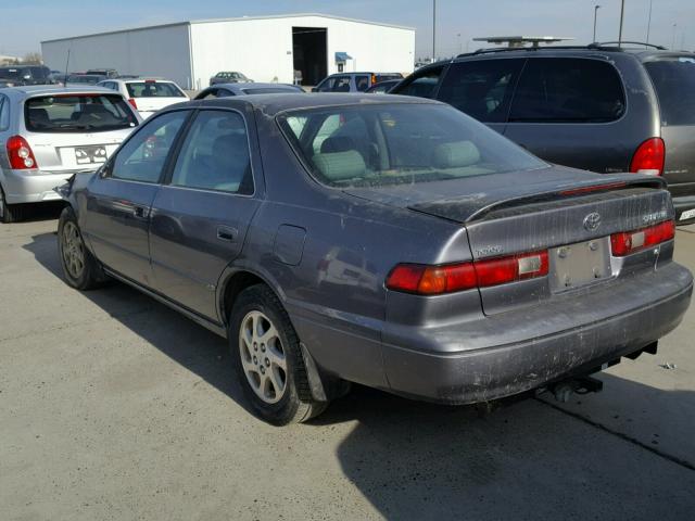 JT2BF22K7V0079958 - 1997 TOYOTA CAMRY LE GRAY photo 3