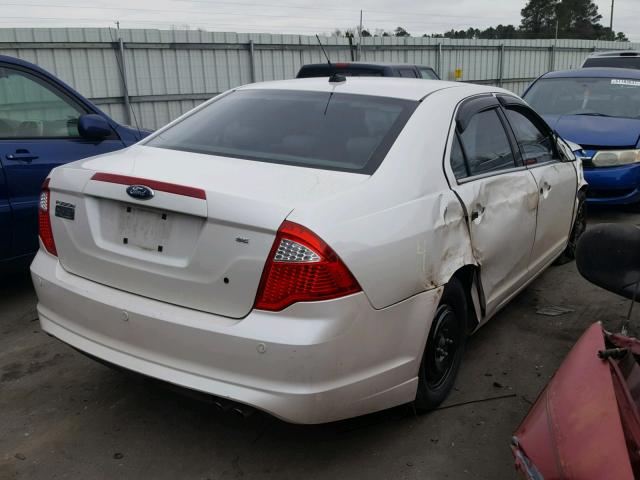 3FAHP0HA0AR162553 - 2010 FORD FUSION SE WHITE photo 4