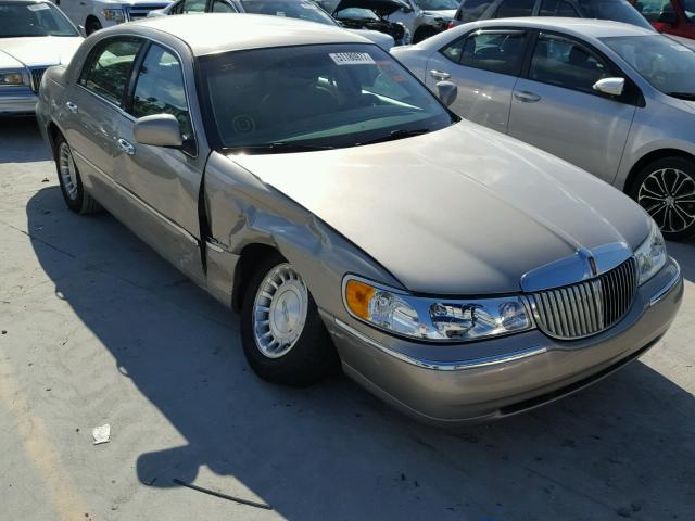 1LNHM81W92Y654178 - 2002 LINCOLN TOWN CAR E BEIGE photo 1