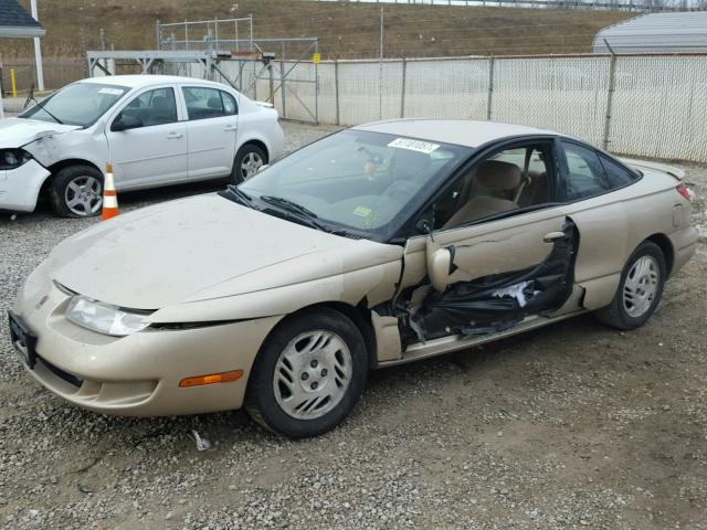 1G8ZY1277YZ187948 - 2000 SATURN SC2 GOLD photo 2