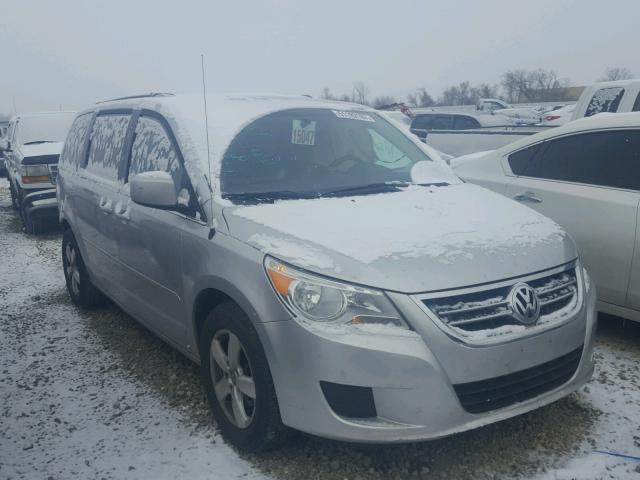 2V4RW3DG8BR622312 - 2011 VOLKSWAGEN ROUTAN SE SILVER photo 1