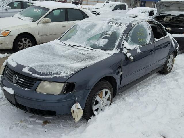 WVWMA23B7YP356827 - 2000 VOLKSWAGEN PASSAT GLS GRAY photo 2