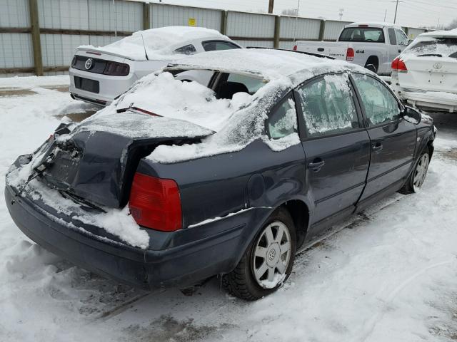 WVWMA23B7YP356827 - 2000 VOLKSWAGEN PASSAT GLS GRAY photo 4