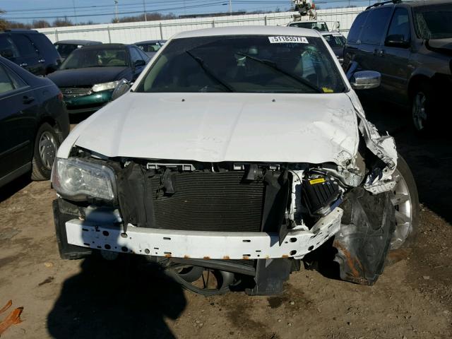 2C3CCAET6CH283702 - 2012 CHRYSLER 300C WHITE photo 9