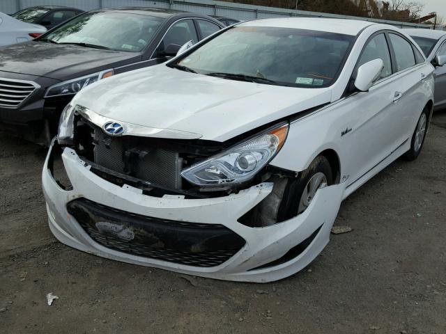 KMHEC4A43DA077639 - 2013 HYUNDAI SONATA HYB WHITE photo 2