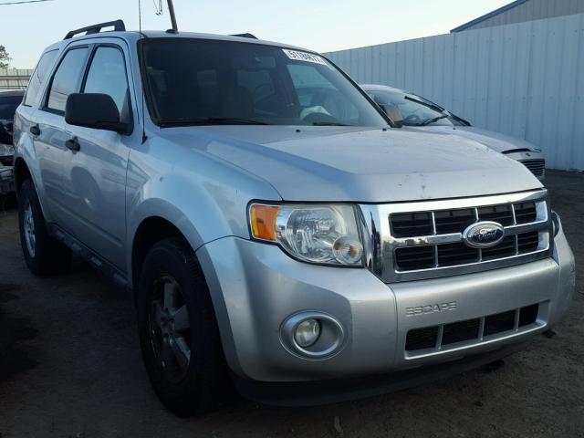 1FMCU9DG7BKA75438 - 2011 FORD ESCAPE XLT SILVER photo 1