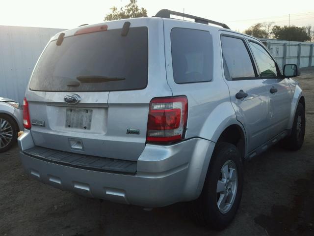 1FMCU9DG7BKA75438 - 2011 FORD ESCAPE XLT SILVER photo 4