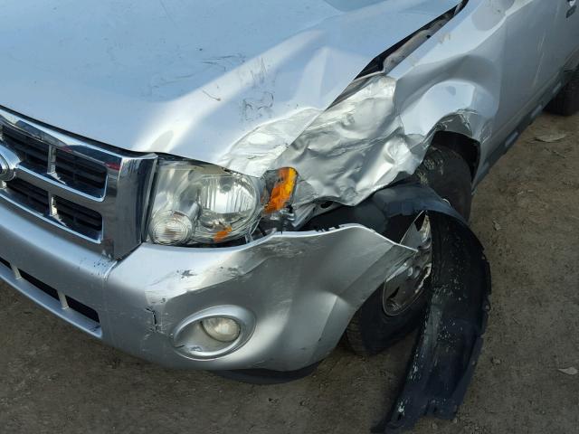 1FMCU9DG7BKA75438 - 2011 FORD ESCAPE XLT SILVER photo 9