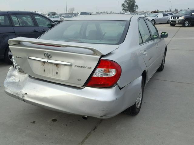 4T1BF30K52U020021 - 2002 TOYOTA CAMRY LE SILVER photo 4