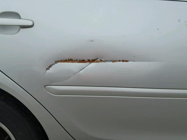 4T1BF30K52U020021 - 2002 TOYOTA CAMRY LE Silber Foto 9