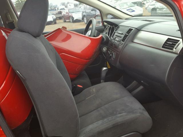 3N1BC13E47L367562 - 2007 NISSAN VERSA S RED photo 5