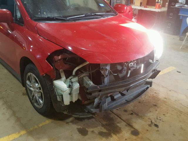 3N1BC13E47L367562 - 2007 NISSAN VERSA S RED photo 9