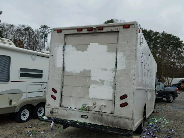 4UZAAPBW37CY90316 - 2007 FREIGHTLINER CHASSIS M WHITE photo 4