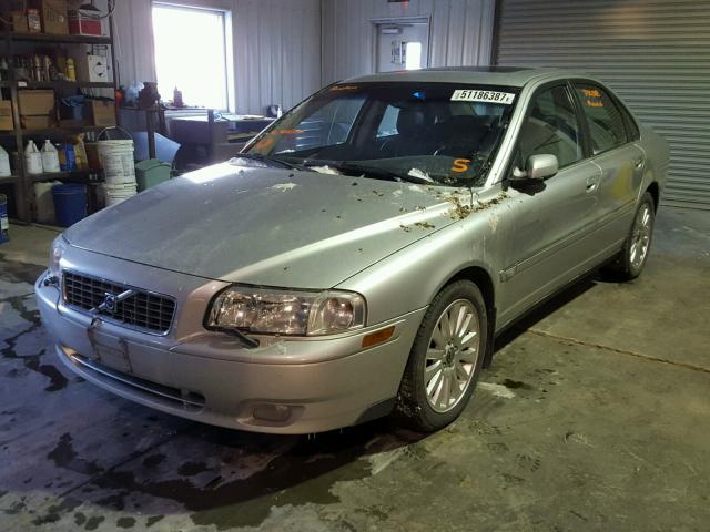 YV1TS592661426880 - 2006 VOLVO S80 2.5T SILVER photo 2