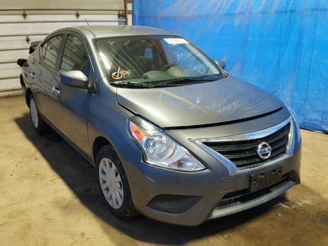 3N1CN7AP5JL809102 - 2018 NISSAN VERSA S GRAY photo 1