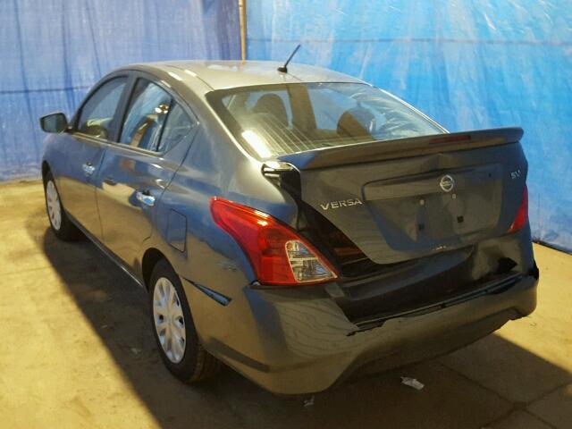 3N1CN7AP5JL809102 - 2018 NISSAN VERSA S GRAY photo 3