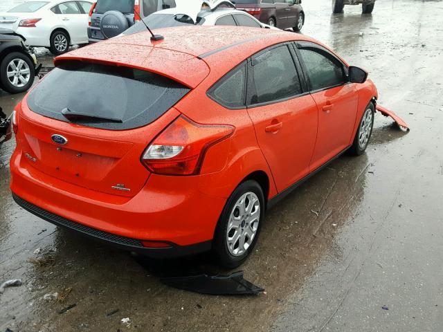 1FAHP3K29CL408066 - 2012 FORD FOCUS SE RED photo 4