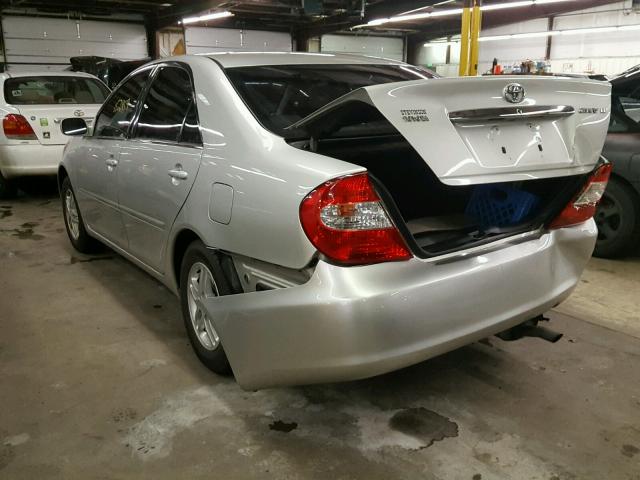 JTDBE32K420007630 - 2002 TOYOTA CAMRY LE SILVER photo 3