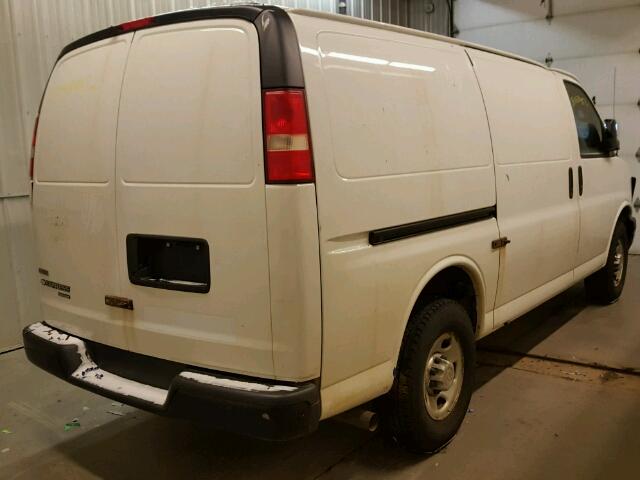 1GCWGFCA9B1108918 - 2011 CHEVROLET EXPRESS G2 WHITE photo 4