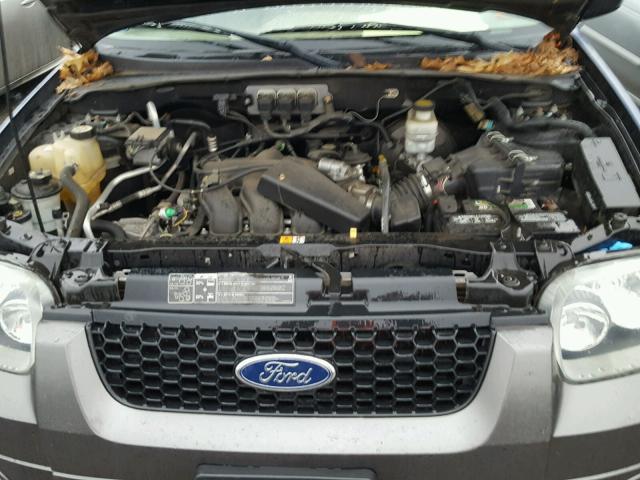 1FMYU03115KA84042 - 2005 FORD ESCAPE XLT BLUE photo 7