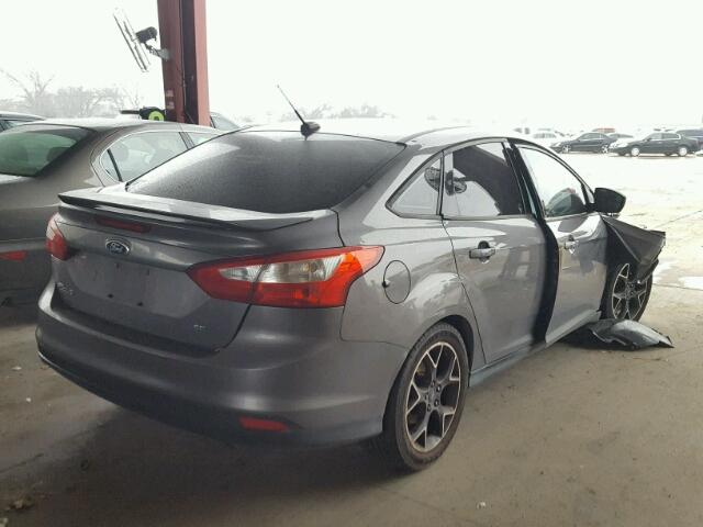 1FAHP3F28CL335685 - 2012 FORD FOCUS SE GRAY photo 4