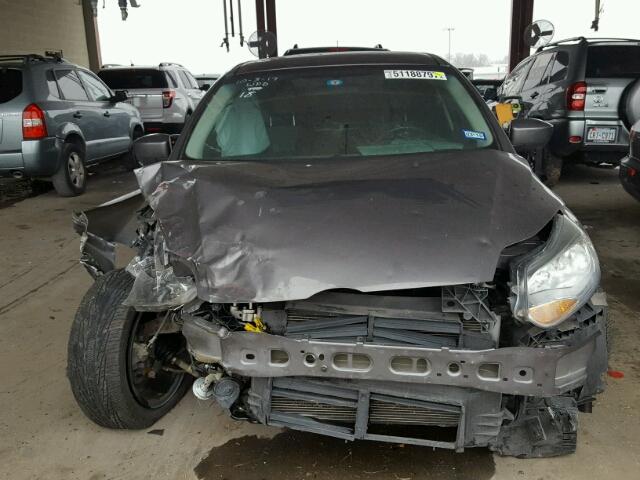 1FAHP3F28CL335685 - 2012 FORD FOCUS SE GRAY photo 9