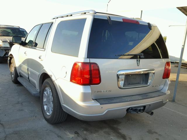 5LMFU27R34LJ31239 - 2004 LINCOLN NAVIGATOR Srebrny zdjęcie 3