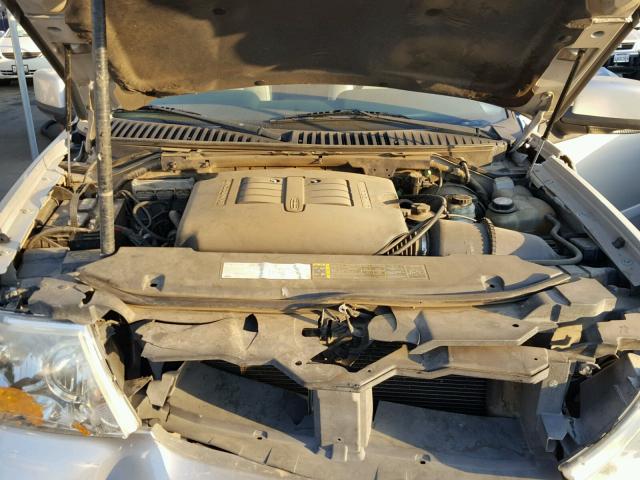 5LMFU27R34LJ31239 - 2004 LINCOLN NAVIGATOR Srebrny zdjęcie 7