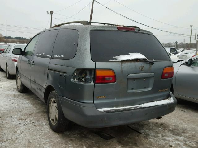 4T3ZF13C2WU052199 - 1998 TOYOTA SIENNA LE SILVER photo 3