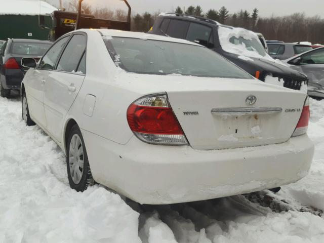 4T1BE32K05U430696 - 2005 TOYOTA CAMRY LE WHITE photo 3