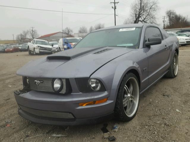 1ZVFT82H465210399 - 2006 FORD MUSTANG GT GRAY photo 2