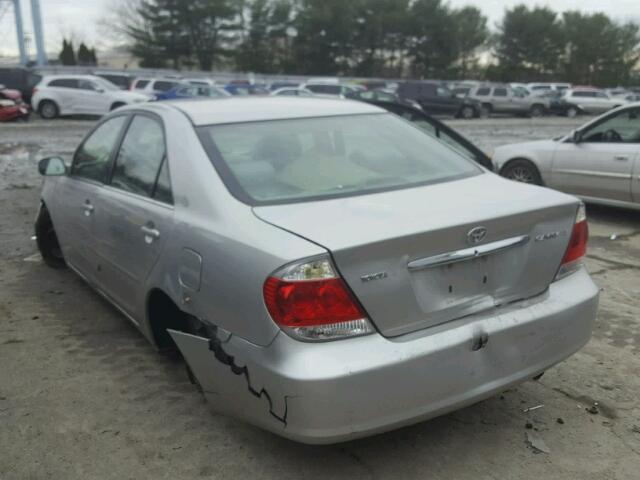 4T1BE32K35U521705 - 2005 TOYOTA CAMRY LE SILVER photo 3