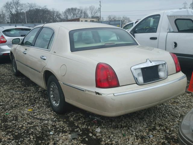 1LNHM83W51Y630455 - 2001 LINCOLN TOWN CAR C BEIGE photo 3