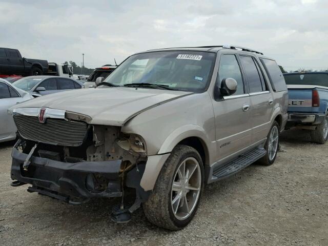 5LMFU28A2YLJ26466 - 2000 LINCOLN NAVIGATOR GOLD photo 2