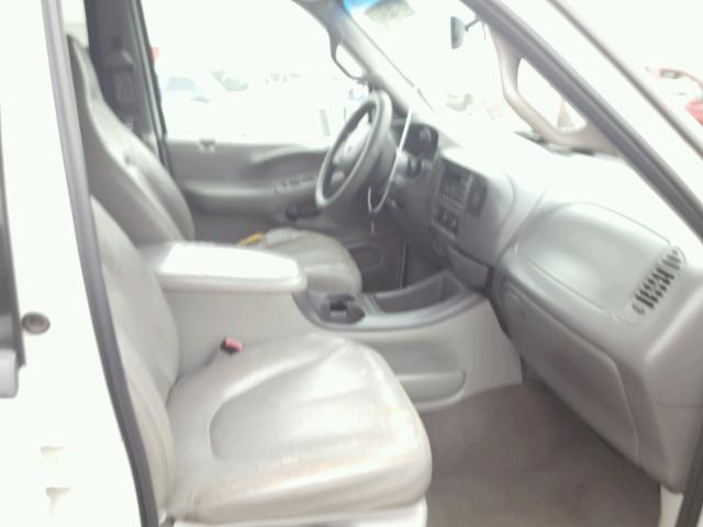 1FMRU15L1YLA82363 - 2000 FORD EXPEDITION WHITE photo 5