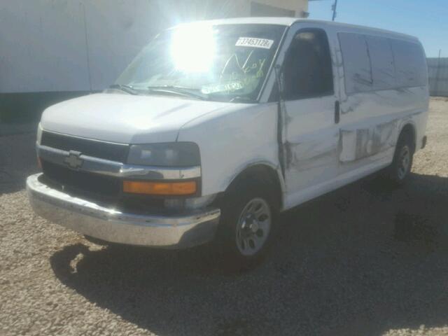 1GNFH154591164069 - 2009 CHEVROLET EXPRESS G1 WHITE photo 2