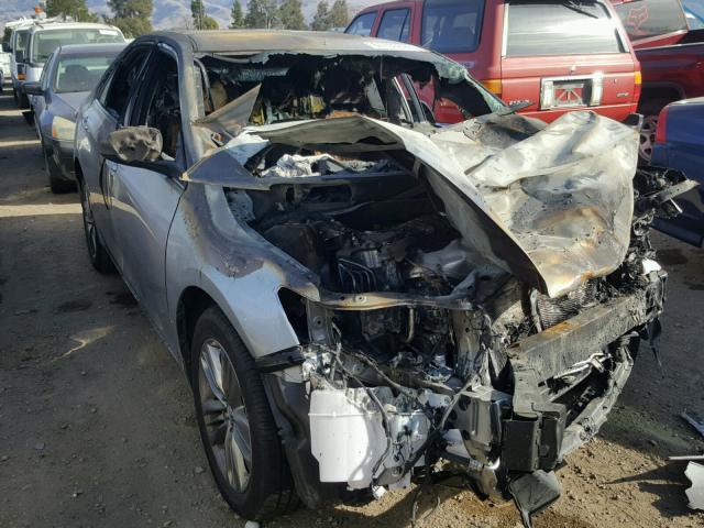 4T1BF1FK3HU314960 - 2017 TOYOTA CAMRY LE ვერცხლისფერი ფოტო 1